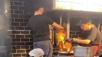 Pişmiş Tavuk Dönerin Üzerine Çiğ Et Koymak: Skandalın Detayları Ortaya Çıktı
