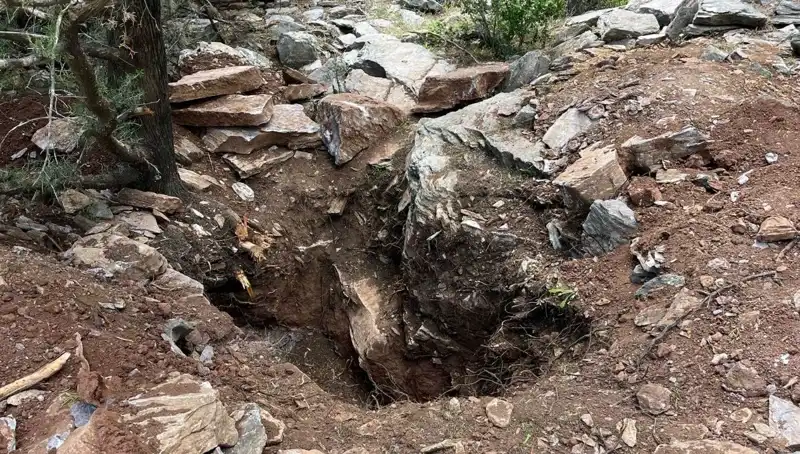 Eski Vali ve Emekli Albay Define Ararken Yakalandı: Olayın Şok Edici Ayrıntıları
