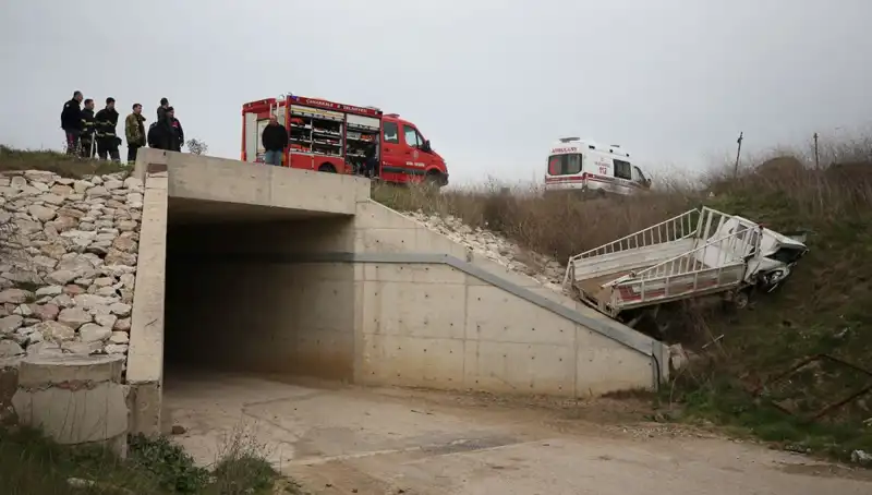 Kamyonet Alt Geçide Düştü, Korkunç Kaza Sonucu Bir Can Kaybı