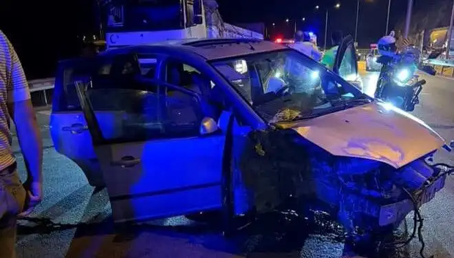 Otomobil Bariyere Çarptı: Feci Kaza Hayatları Değiştirdi