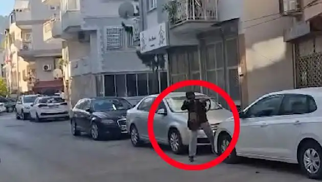İzmir'de Saldırgan ile Güvenlik Güçleri Arasında Gergin Anlar