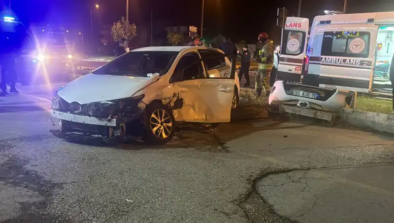 Pikap ve Otomobil Çarpıştı: Kaza Sonrası Gelişmeler Tüm Şehirde Şok Yarattı