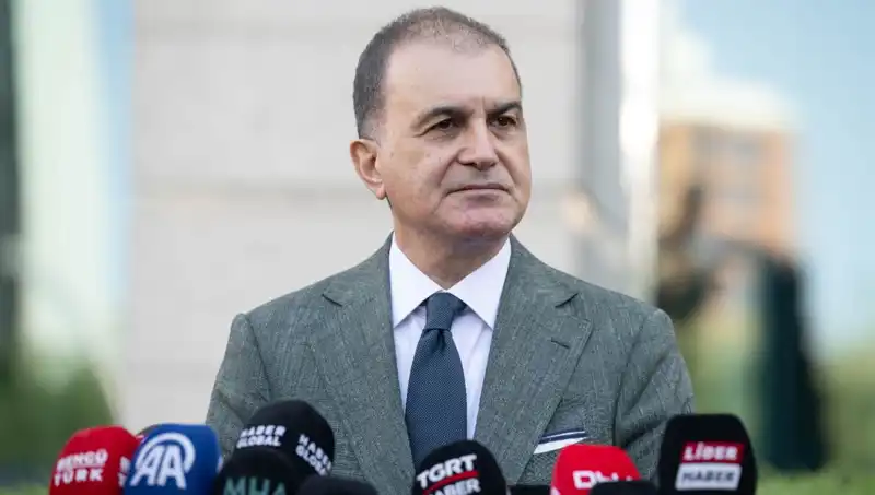 Ömer Çelik’ten Özel'e Sert Tepki: Meşru Demokratik Alanı Tehdit Eden Açıklamalar Yok Hükmündedir
