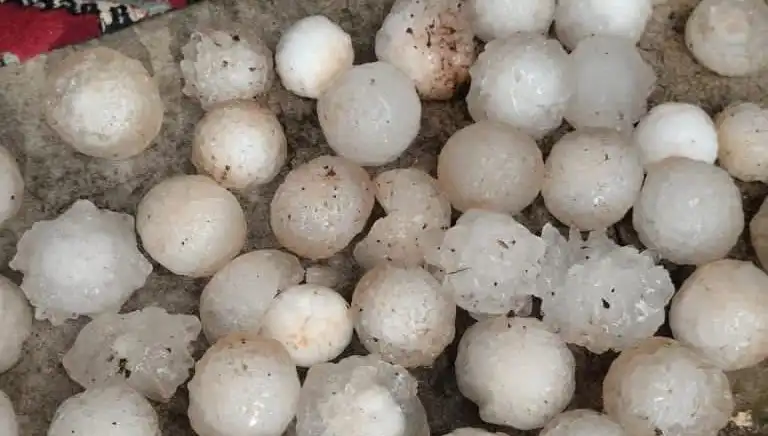 Şanlıurfa'da Şok Eden Hava Olayı: Kar Topu Büyüklüğünde Dolu Yağdı!