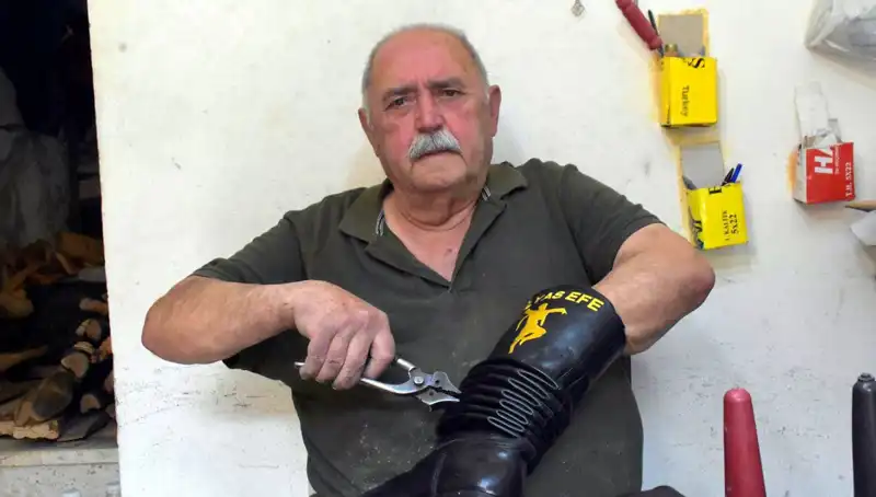 Tire'nin Usta Eli: 64 Yıldır Mesleğini Sürdüren Hasan Usta'nın Hikayesi