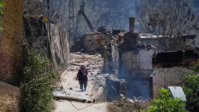 İzmir ve Bilecik'teki Yangınlar: 415 Bina Kül Oldu, Felaketin Boyutları Ortaya Çıktı