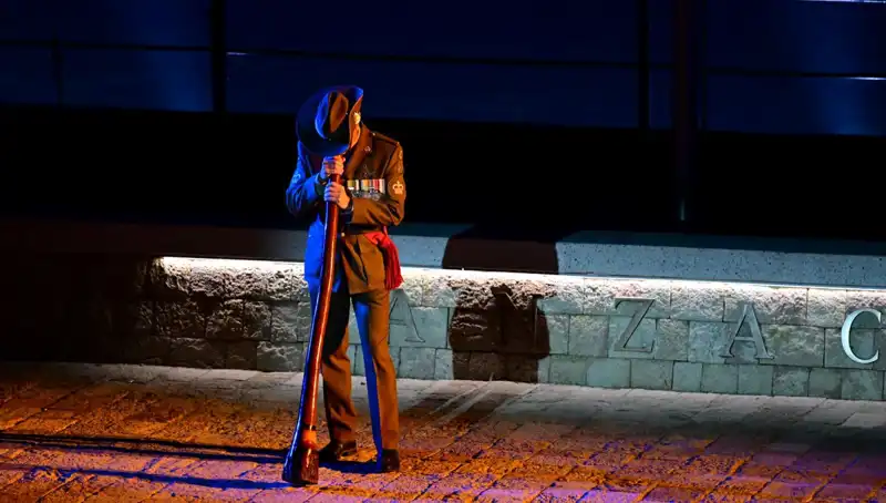 Anzak Koyu'nda Duygu Dolu "Şafak Ayini" Gerçekleşti: Anmamızda Birlikteydik