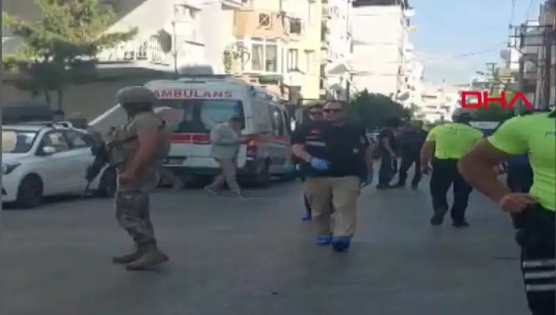İzmir'de Karakola Yapılan Silahlı Saldırı Ülkeyi Sarsarak İki Şehit Verdi