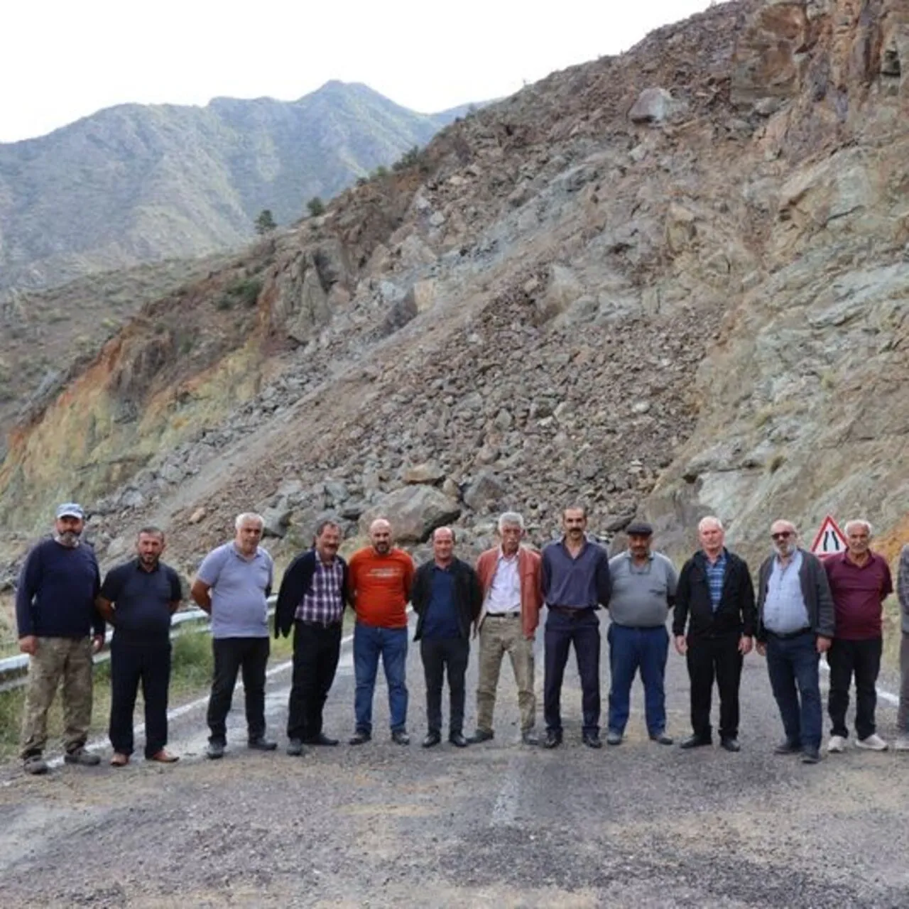 Oltu-Artvin Yolu 42 Gündür Kapalı: Çözüm Bekleniyor