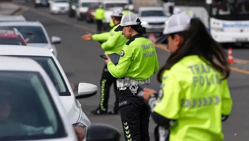 Türkiye'de Bir Haftada Trafikte Binlerce Sürücüye Ceza Kesildi