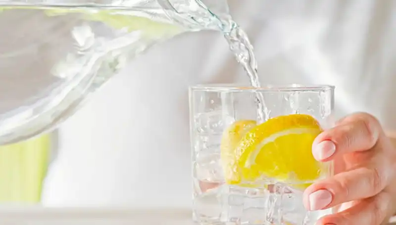 Limonlu Su İçmenin Bilinmeyen Faydaları: 8 Etkisi Şaşırtıyor!