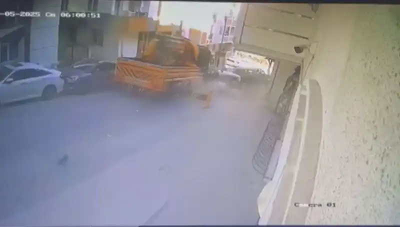 Kontrolden Çıkan Vinç, 23 Araca Çarparak Facianın Eşiğinden Döndü!