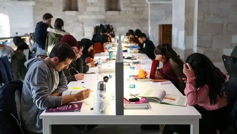 Üniversiteler 2023-2024 Eğitim Takvimini Açıkladı, Öğrenciler Merakla Bekliyor