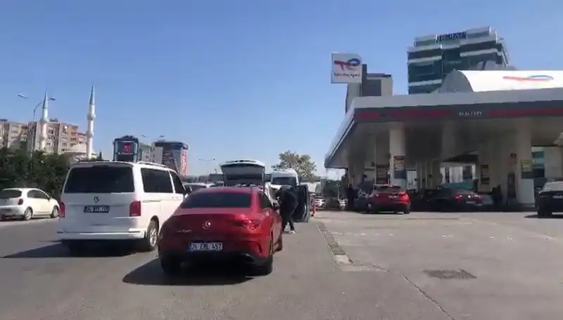 Deprem Sonrası Akaryakıt İstasyonlarında İnanılmaz Kuyruklar: Nedenleri ve Çözüm Önerileri