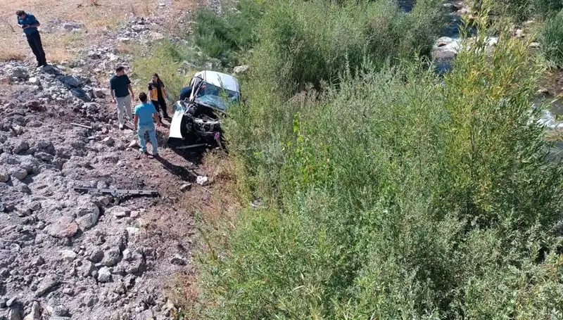Sivas'ta Feci Kaza: Otomobil Dere Yatağına Uçtu, İki Can Aldı!