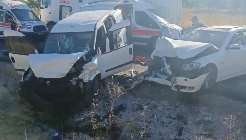 Nevşehir'de Feci Trafik Kazası: 14 Kişi Yaralandı, Olayın Ardındaki Gerçekler Neler?