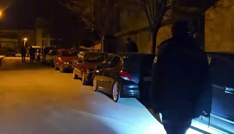 Park Halindeki Araçları Çizerek Kaçan Hırsızlar Şehirde Panik Yarattı