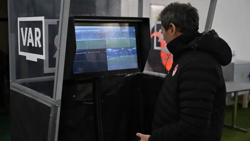 Beşiktaş-Gaziantep FK Maçında Alman VAR Hakem İle Tarihi Anlar Yaşandı