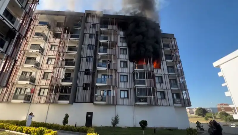 Çanakkale’de Gece Yarısı Yangın: Korku Dolu Anlar Yaşandı