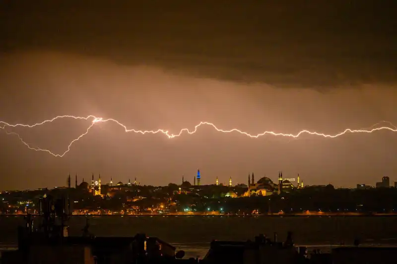 İstanbul'da Hava Şoku: 22 Derecelik Düşüş ve Kar Beklentisi