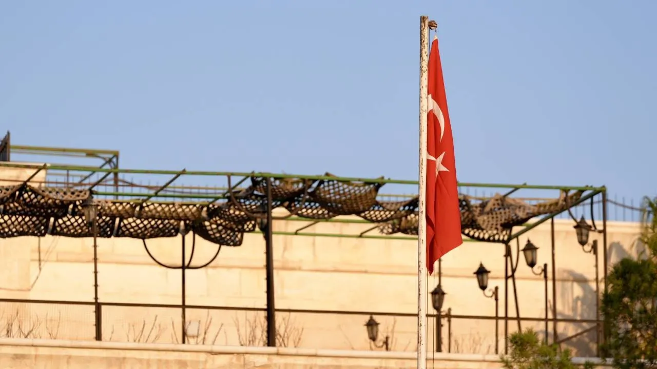 12 Yıl Sonra Tarihi Adım: Türk Bayrağı Şam’da Yeniden Göndere Çekildi