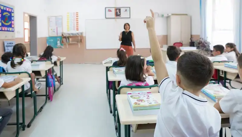 Öğretmenlerin Ek Ders Ödemeleri Bayram Öncesi Hesapta