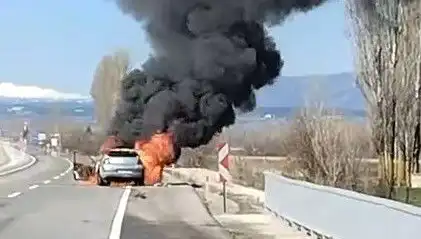 Kütahya'da Seyir Halindeki Otomobil Alev Alev Yandı: Korkutan Anlar