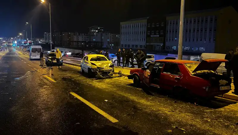 Kayseri'de Zincirleme Kaza: 11 Araç Birbirine Girdi!