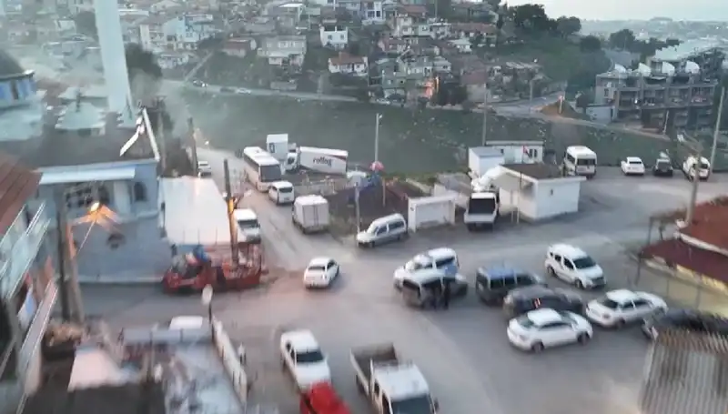 İzmir'de Dev Operasyon: 99 Farklı Noktada 133 Gözaltı Gerçekleşti
