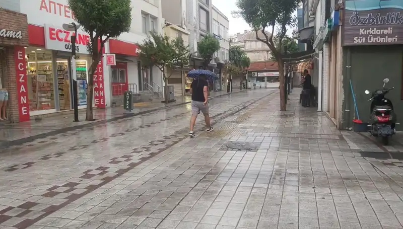 Kırklareli'nde Sağanak Yağış Hayatı Felç Etti: Neler Oluyor?