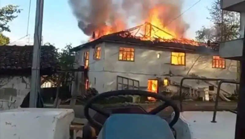 İki Katlı Evde Çıkan Yangın Sırasında Neler Yaşandı?