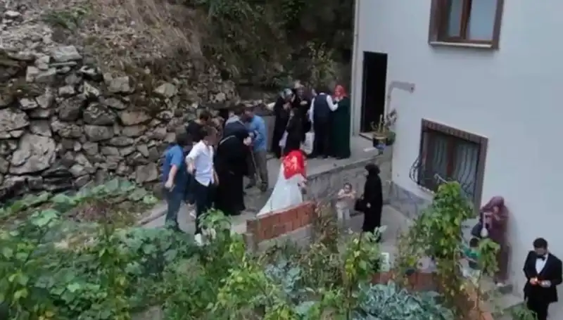 Kanlı Düğün Piyesi: Kurşunların Dansı ve Kaçış Anı