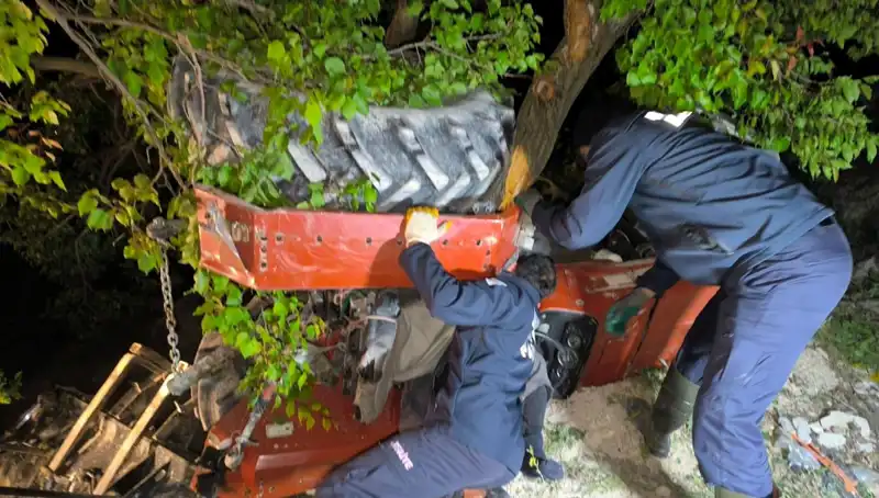 Kontrolden Çıkan Traktör Devrildi: Trajik Kaza Sürücüyü Hayatından Etti
