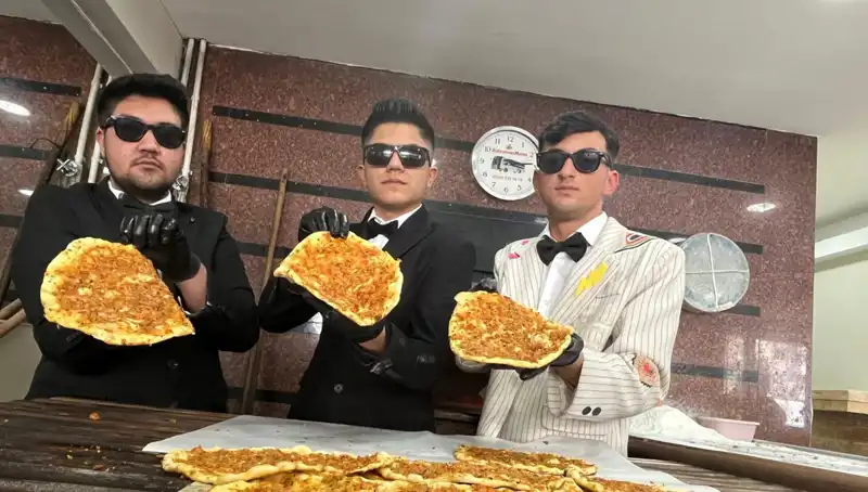 Takım Elbiseli Fırıncılar: Neden Dikkatleri Üzerine Çekiyorlar?