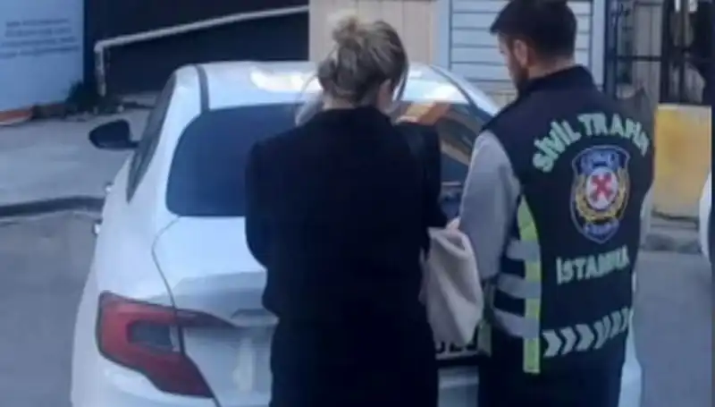 Kadıköy'de Drift Yapan Kadın Sürücüye Dev Ceza: 48 Bin Lira!