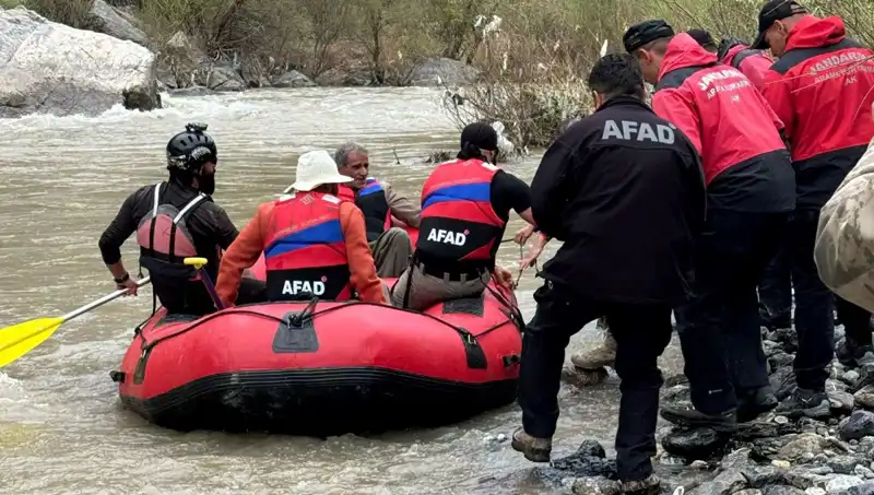 Zap Suyu’nda Mahsur Kalan Dört Kişi Kurtarıldı: Dram Dolası Kurtarma Operasyonu
