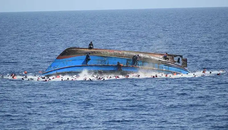 Filipinler'de Gemi Alabora Oldu: 4 Ölü, 7 Kayıp
