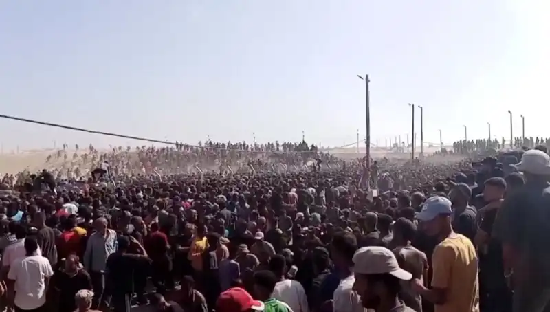 İsrail, Filistinlilere Yardım Yolu Açma Çabalarını Vurdu: 30 Can Alındı