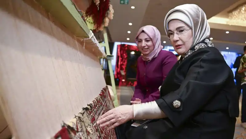 Emine Erdoğan'ın El Emeği Halısı Açık Artırmada Satışa Sunuldu