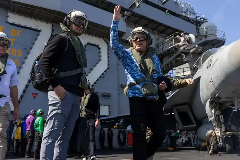 ABD Umman Ekibi, Savaş Gemisi Ziyareti ile Kapsamlı Etkileşimde Bulundu