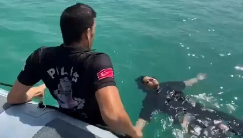 Baraj Gölüne Düşen Kadını Gemi Adamları Korkusuzca Kurtardı