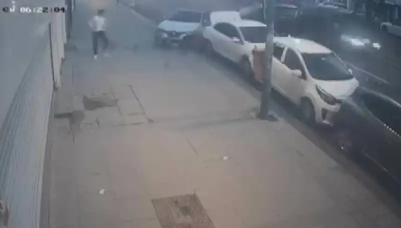 Direksiyon Hakimiyetini Kaybeden Araç, Park Halindeki Araçları Jandarma İle Hızla Aşındırdı