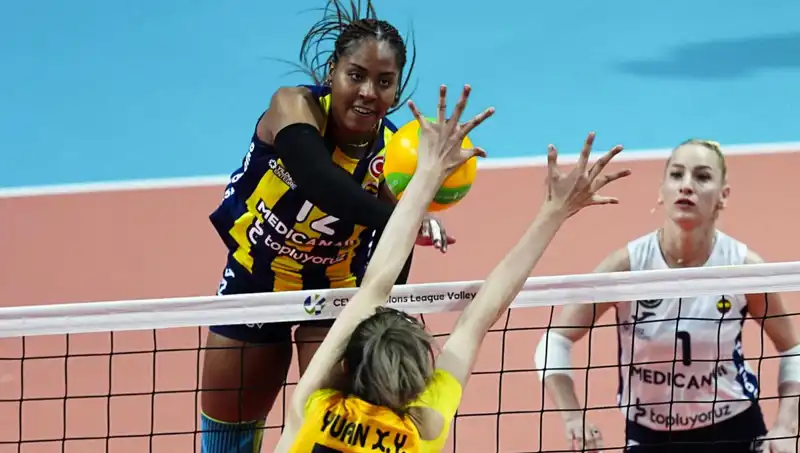 Avrupa'da Büyük Mücadele: Fenerbahçe, VakıfBank'ı 3-0 ile Geride Bıraktı