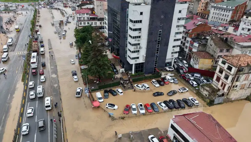 Trabzon’da Sel Felaketi: Aramalarda Kayıp Kişiyi Bulmak İçin Mücadele Devam Ediyor