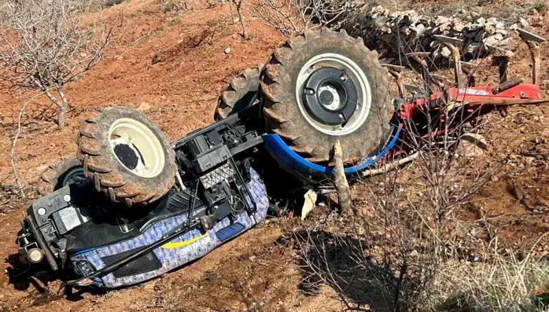 Siirt’te Devrilen Traktör Kaza Rondası: Sürücü Hayatını Kaybetti