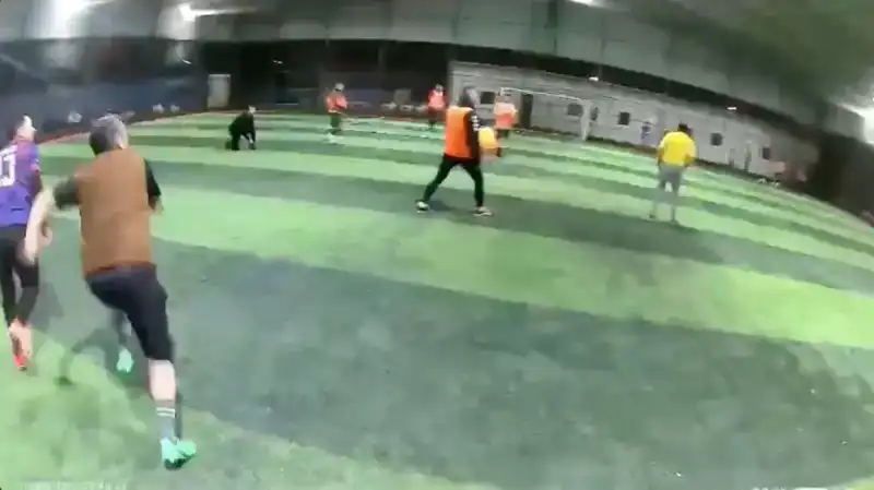 Halı Sahada Korkutan Anlar: Çatı Çöktü, Futbolcular Kaçtı!