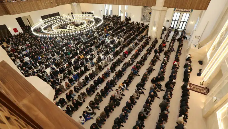 Cuma Namazı 4 Nisan 2025'te Hangi Saatte Kılınacak? Öğrenin!