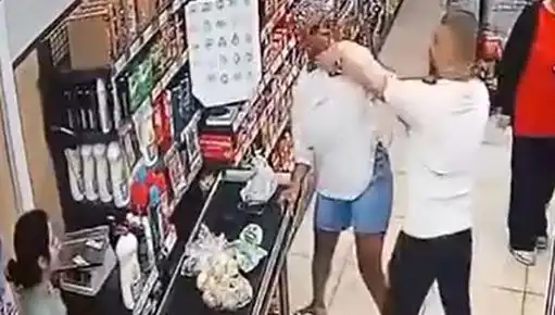 Çocuğunun Önünde Kadına Saldıran Adam, Marketten Gündem Yaratacak Olay Çıkardı