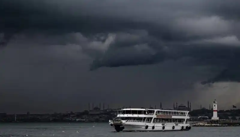 İstanbul’u Vuran Sağanak Yağışlar: Hava Durumu Alarm Veriyor!