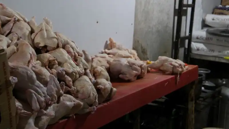 Döner İmalathanesinde Şok Edici Görüntüler: Hijyen Krizi Mi Yaşanıyor?